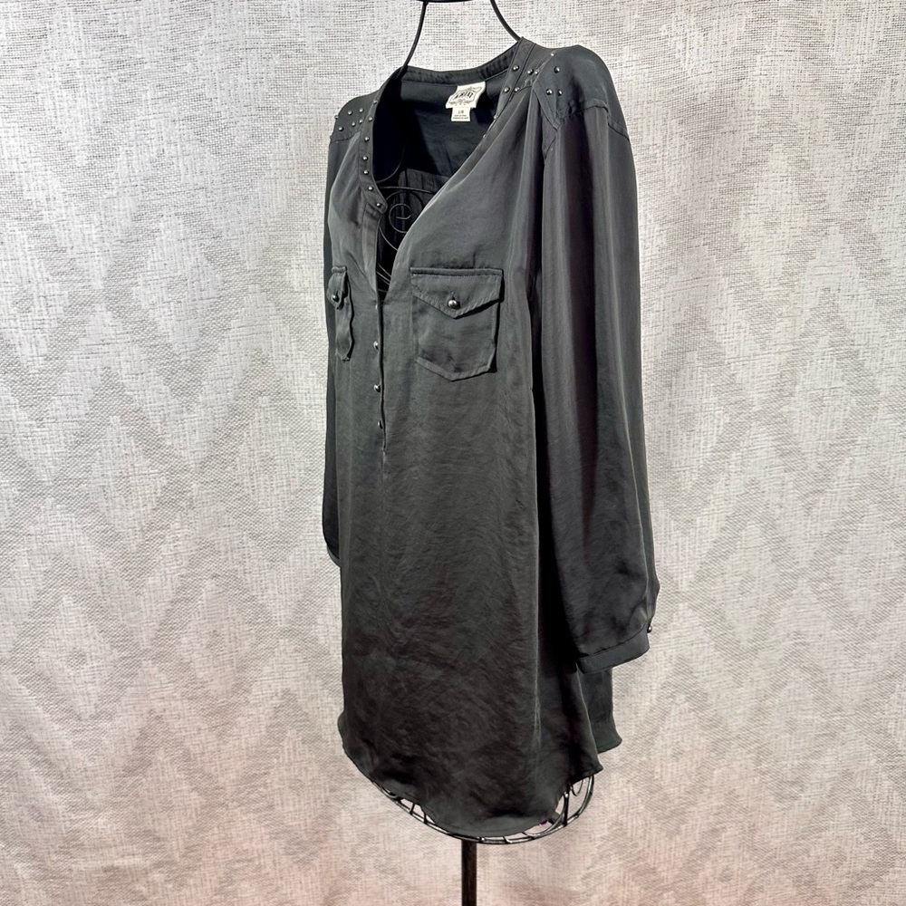 ARIAT grey mandarin collar studded grey 3/4 sleeve blouse size L - Picture 9 of 12